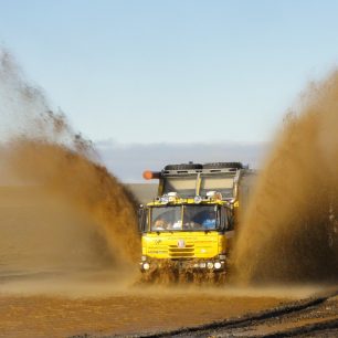 Průjezd louží, drsné silnice, Island