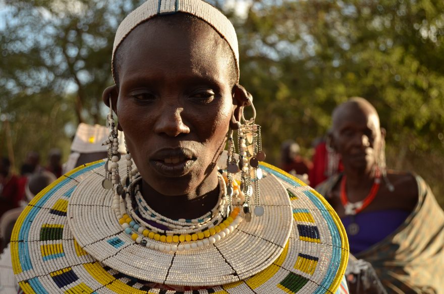 Masajka s tradičními šperky, Tanzánie