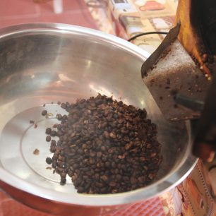 Čerstvě pražená káv, Minca, Kolumbie