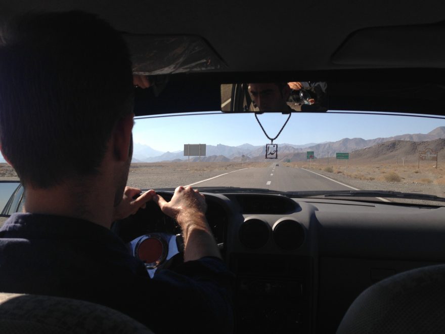 Poblíž základny, kde probíhá jaderný výzkum. Focení mi naštěstí řidič rozmluvil