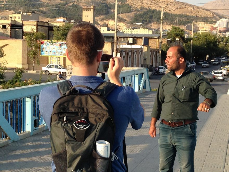 Zpívající Íránec v nejlepší části skladby