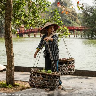 Zboží váží třeba i 30 kilo, Ha Noi, Vietnam