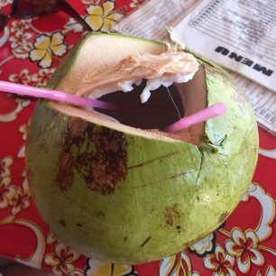 Kokosová šťáva osvěží,  Siam Reap, Kambodža