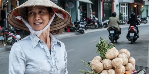 Hawkers of Ha Noi: těžký život vietnamských pouličních prodavačů, které fotí každý turista