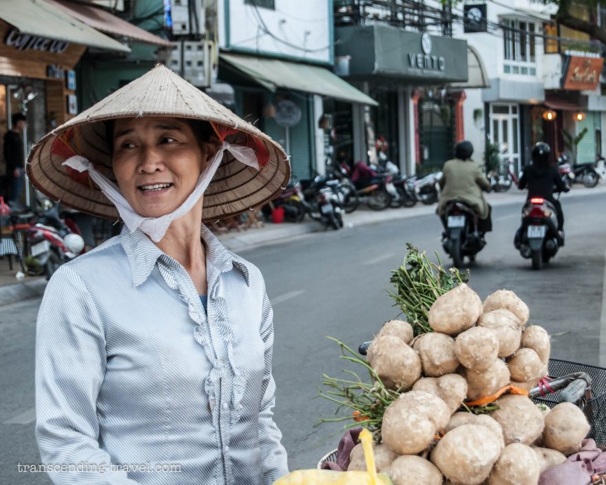 Spousta žen pochází z venkova a do Hanoje se přistěhovaly, Ha Noi, Vietnam