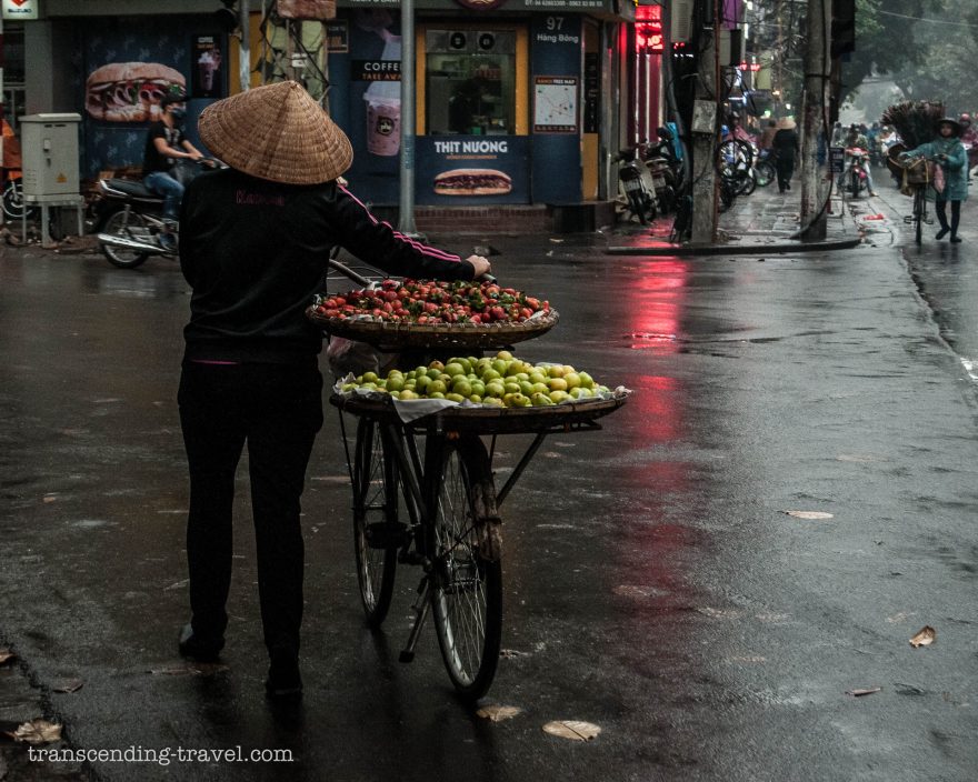 Ráno začínají s plnými košíky, Ha Noi, Vietnam