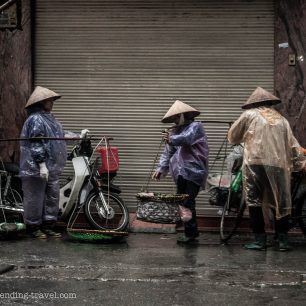 Vydělávat musí ať prší nebo ne, Ha Noi, Vietnam