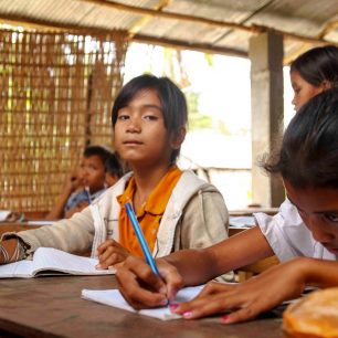 Žáci ve škole jsou nuceni učit se věci hlavně zpaměti, Vietnam