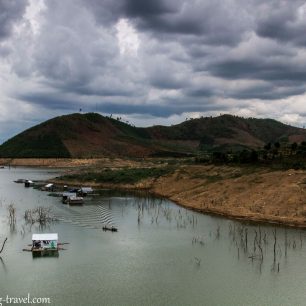 Vesnice jsou roztroušeny po všech částech JV Asie. Vietnam
