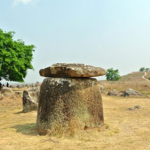 Monolity na Plains of Jars, Laos