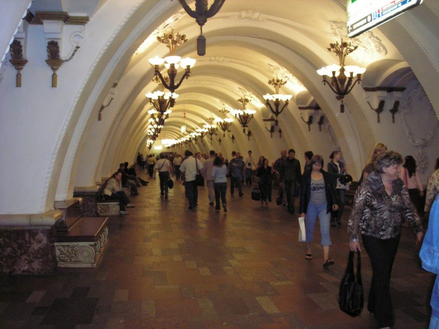 Moskevské metro je svou krásou vyhlášené, Moskva, Rusko