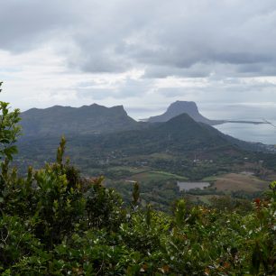 Výhled na horu Le Morne z vyhlídky v Black Peak River National Parku, Mauricius