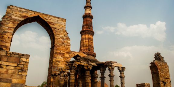 Železný Kutub Minar v Dillí: historie skutečná i mytická
