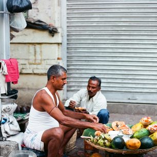 Čerstvé ovoce koupíte přímo na ulici, Indie