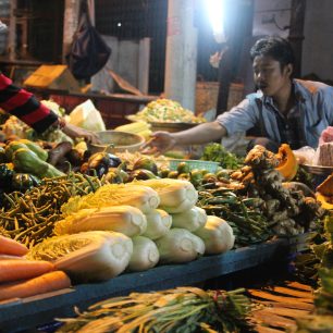 Večer na ulici v Yangoonu, Myanmar