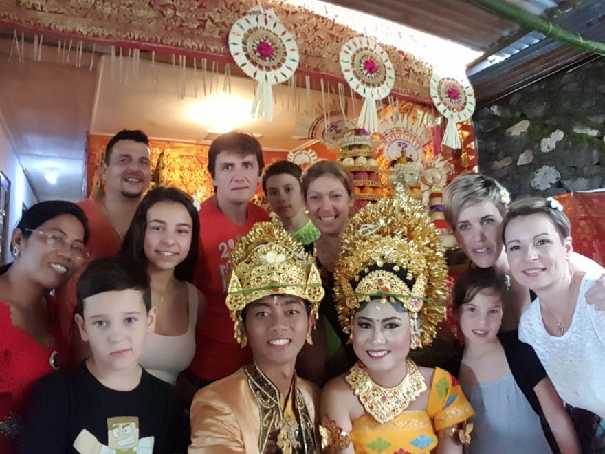 Ženichova selfie, Bali, Indonésie