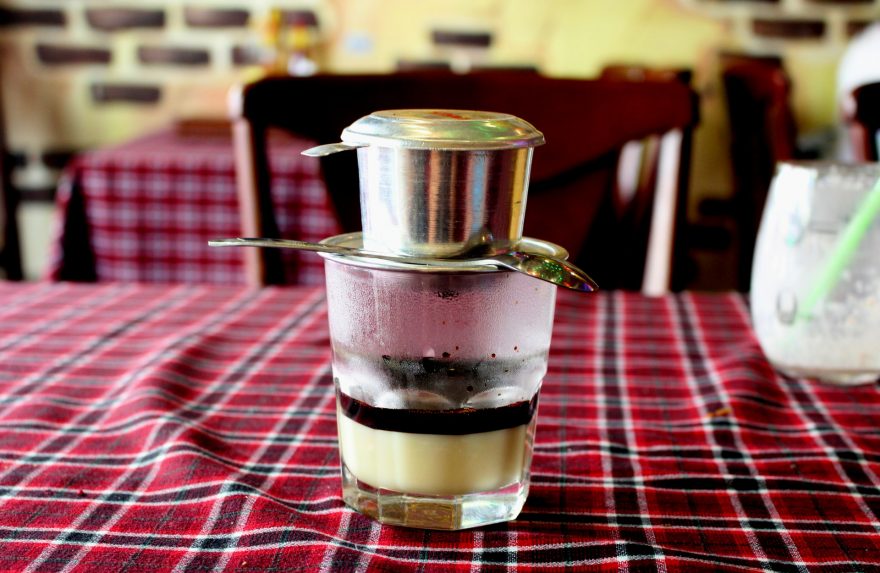 Tradiční překapávaná káva, Nha Trang, Vietnam