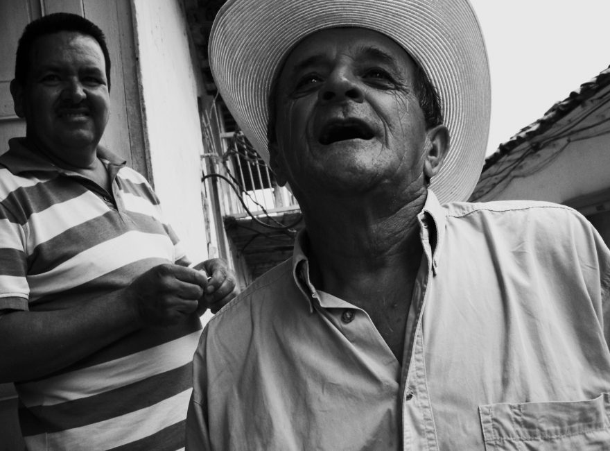 Lid departamentu Antioquia v němž se Medellín nachází se nazývají Paisa. Paisa se vyznačuje srdečností, ochotou pomoci a humorem.