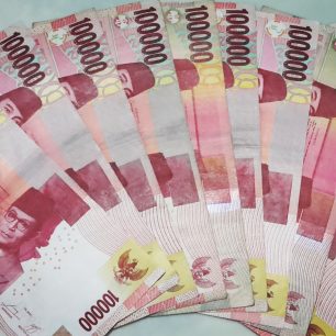 Ukázka indonéských rupií aneb konečně milionářem, Bali, Indonésie