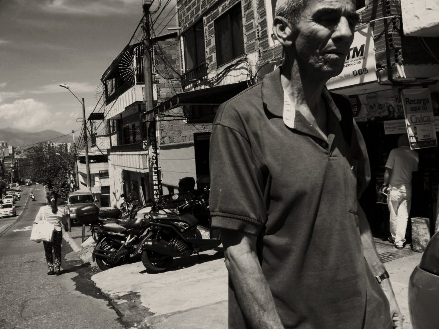 Život v Medellínu je dnes prožíván starší generací coby vysněný ráj klidu