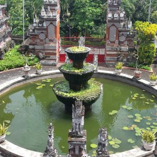 Brahma Vihara Arama – klášterní komplex, Bali, Indonésie