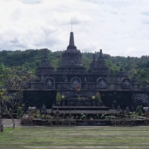 Brahma Vihara Arama – klášterní komplex, Bali, Indonésie