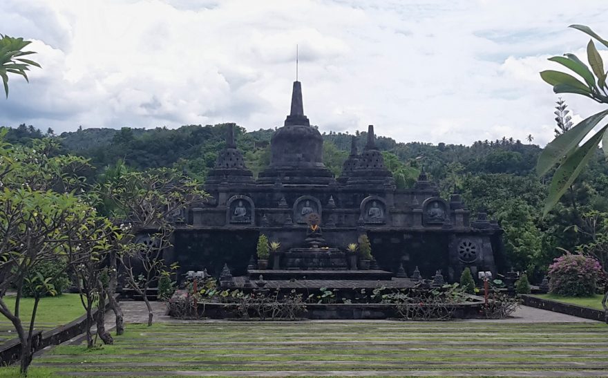 Brahma Vihara Arama – klášterní komplex, Bali, Indonésie