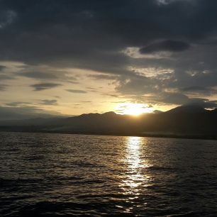 Lovina – výlet na delfíny a východ slunce, Bali, Indonésie