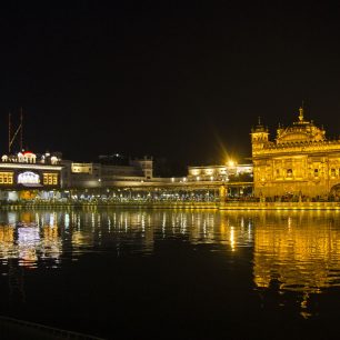 Golden Temple - hlavní chrám Skihů v Amritsaru, Indie