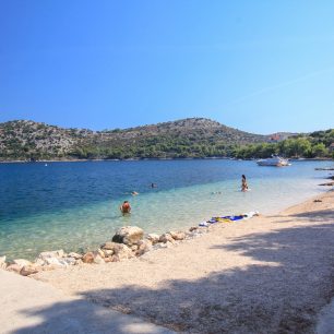 Zátoka Skrivena Luka, Lastovo, Chorvatsko