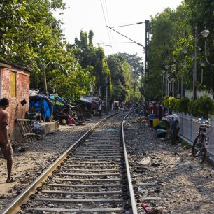 Život na kolejích v Kolkatě, Indie