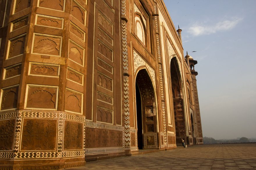 Mešita po boku Taj Mahalu, Indie
