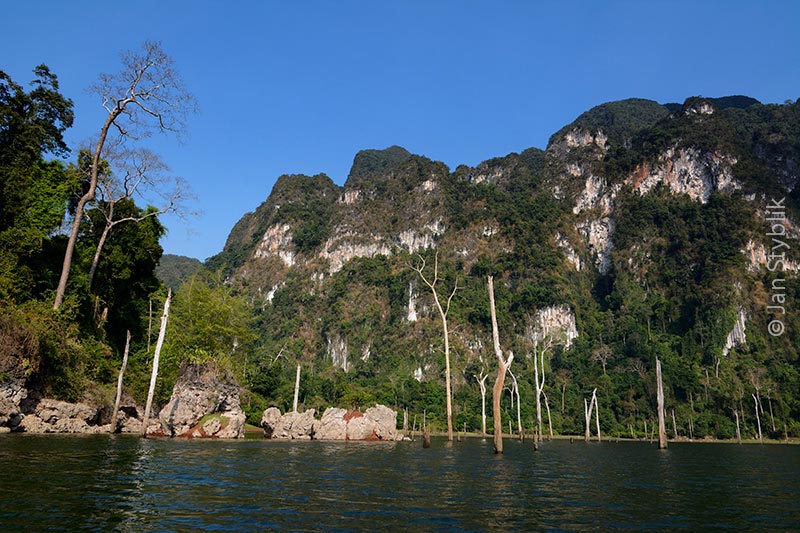 Výhled z kajaku, Ratchaprapha, Thajsko