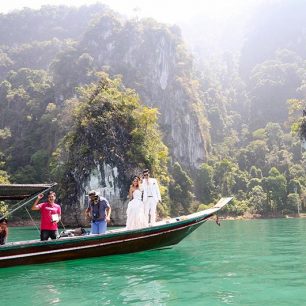 Člun na přehradě, Thajsko