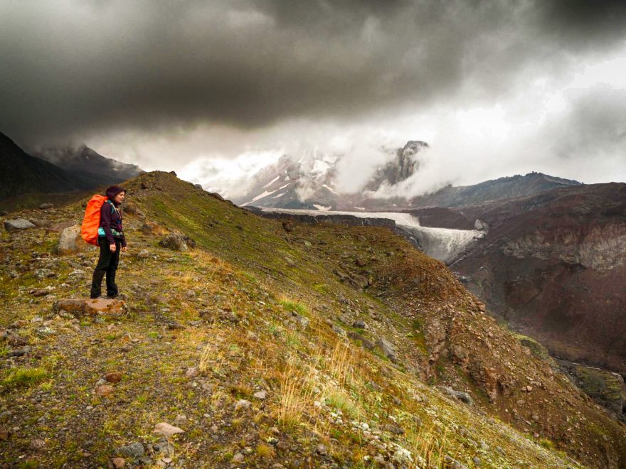 Gergeti, honí se mraky, míříme zpět do Stepancmindy, Gruzie