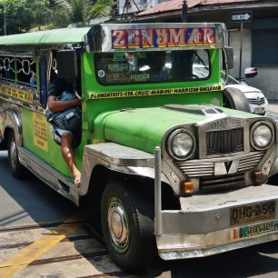 Jeepney, ikona hromadné dopravy nejen ve městech, ale i na venkově, Filipíny