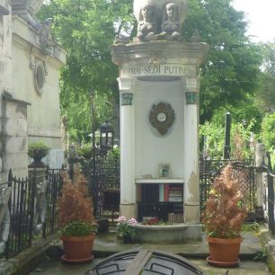 Pomníček Iulie Hasdeu s tajemstvím uvnitř, Bukurešť, Rumunsko