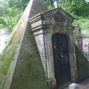 Chcete hrobku v podobě pyramidy? Žádný problém, Bukurešť, Rumunsko