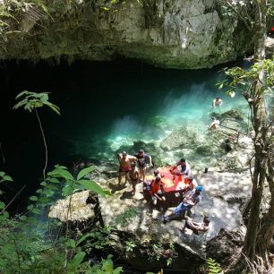 menší laguna u Dudu je přírodním bazénem ve skalách, Dominikánská republika