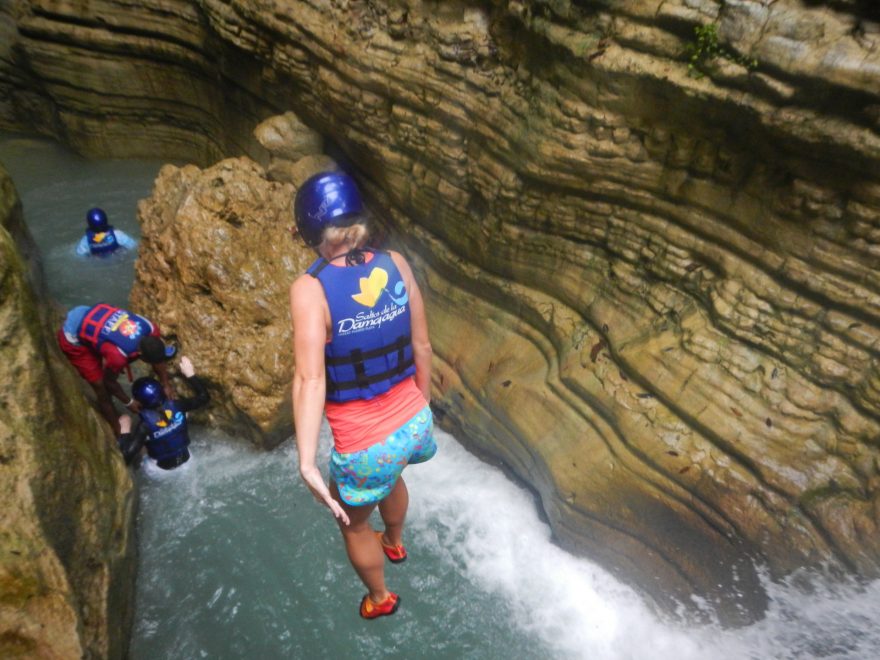 seskoky do chladných lagun Damajagua, Dominikánská republika
