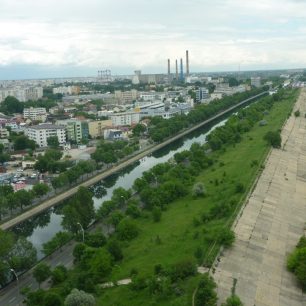 Kolem protékající řeka Dâmboviţa, Bukurešť, Rumunsko