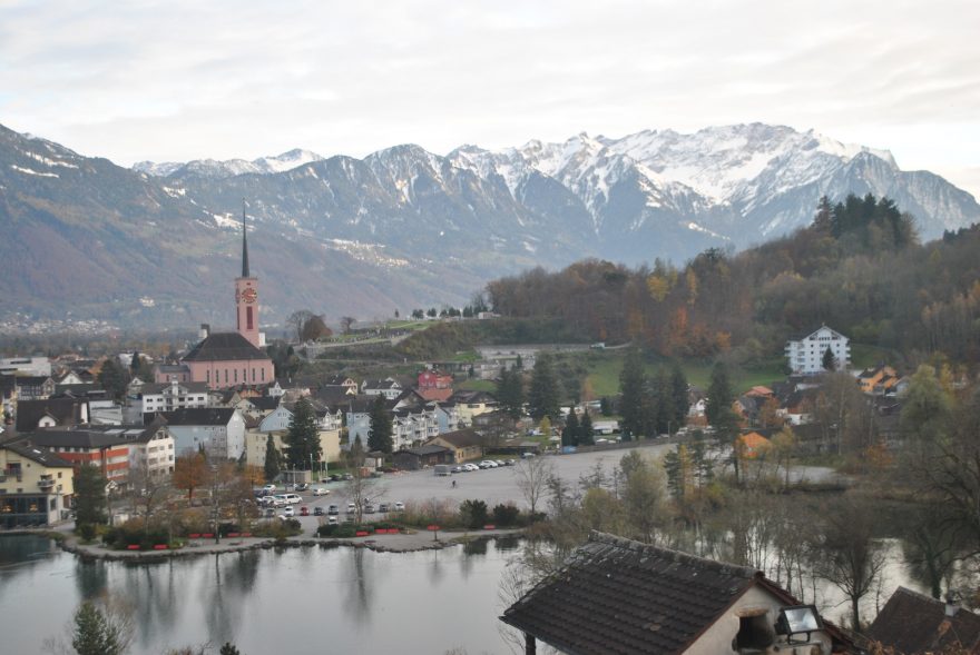 Výhled od skanzenu je nejhezčí před soumrakem, Lichtenštejnsko