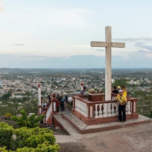 Kříž z caguairanského dřeva na hoře Loma de la Cruz v Holguínu, Kuba
