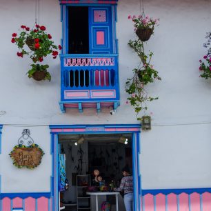 Barevné ozdoby na domech, Salento, Kolumbie