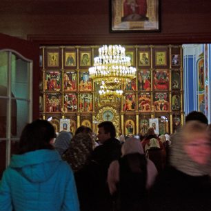 Uvnitř pravoslavného chrámu, Užhorod, Ukrajina