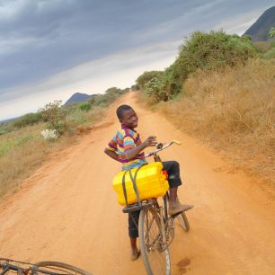Africké děti na kole, Tanzánie