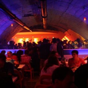 Uvnitř klubu, Suclub, Bratislava