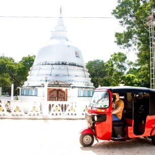 Lucka projela v tuktuku už Srí Lanku