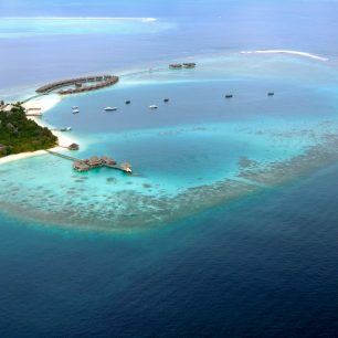 Některé z ostrovů patří jen luxusním resortům, Maledivy