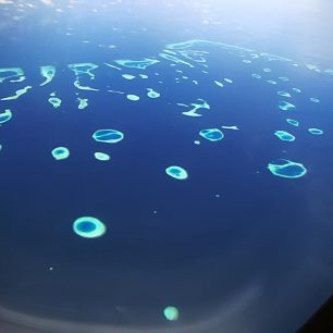 Maledivy tvoří stovky malých ostrůvků, Maledivy